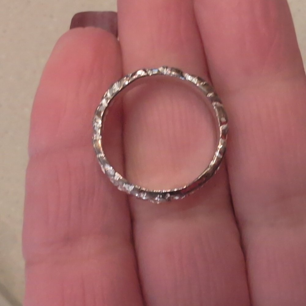 Elegant Silver Band Ring - Picture 3 of 5